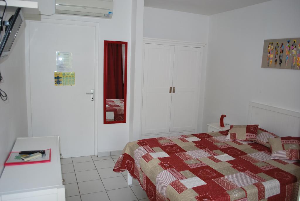 Les Creolines Aparthotel Sainte-Luce Quarto foto